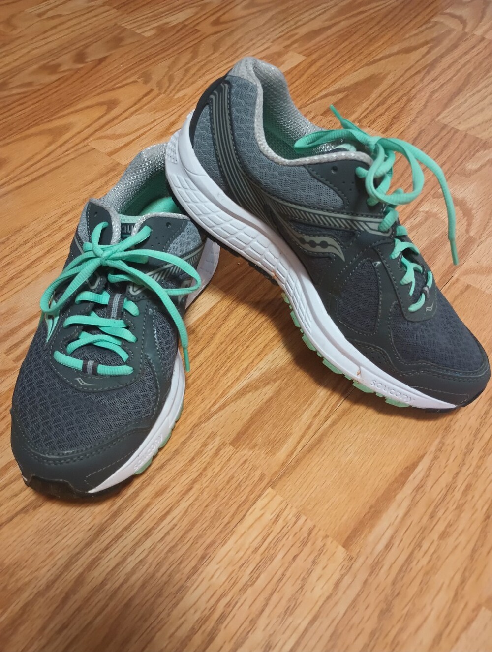 Saucony Cohesion 10 Sneakers. Mint Green, White & Gray. Women's 9 Wide.